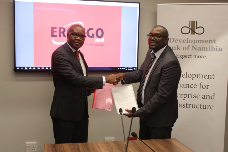 At the signing ceremony on 24 May 2018 - DBN Chief Executive Officer, Martin Inkumbi (left) and Erongo Red Chief Executive Officer, Fessor Mbango