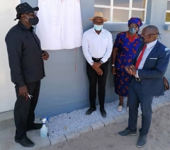 A hand up for education. Development Bank of Namibia recently donated a block of three classrooms to Sakaria H.Nghikembua Primary School. Pictured at the commissioning of the block are FLTR: Governor of Ohangwena Region, Hon. Valde Ndevashiya, DBN CEO Martin Inkumbi, Hon. Lonia Shinana-Kaishungu; Councillor of Oshikunde Constituency and the Principal of Sakaria H. Nghikembua, Junias T. Nghishoongele.